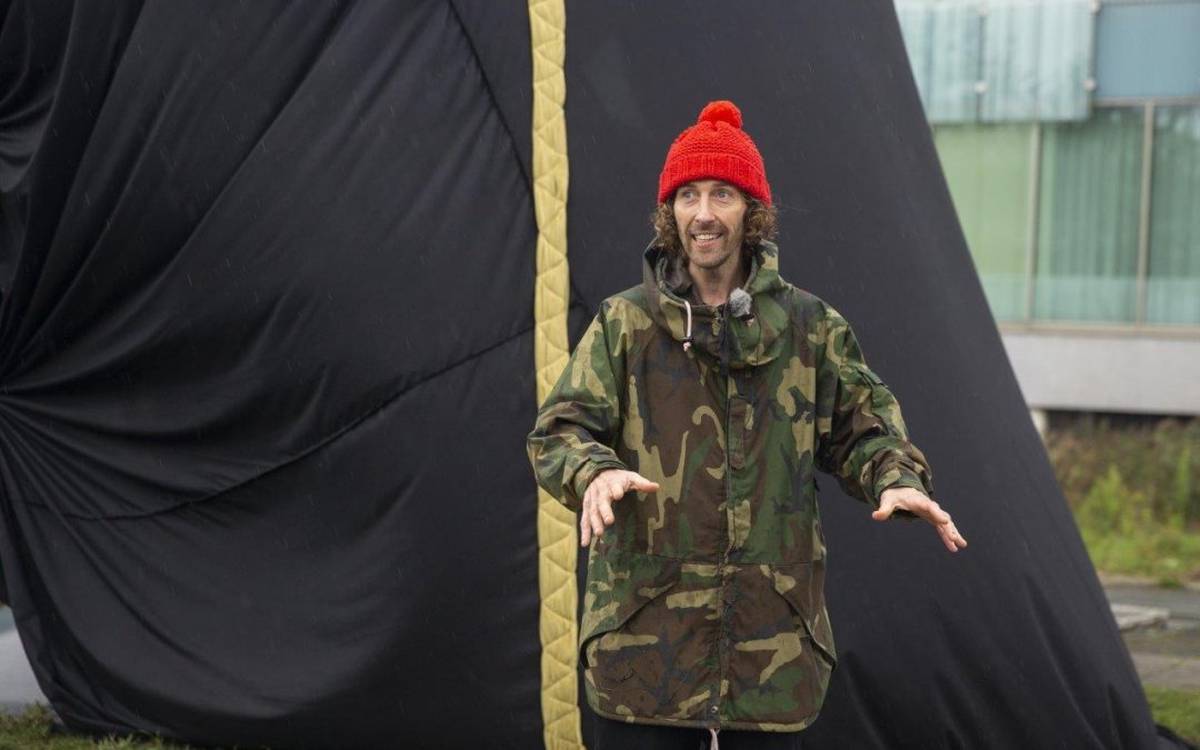 VIDEO: Streetart Frankey en wethouder onthullen Autoprikker