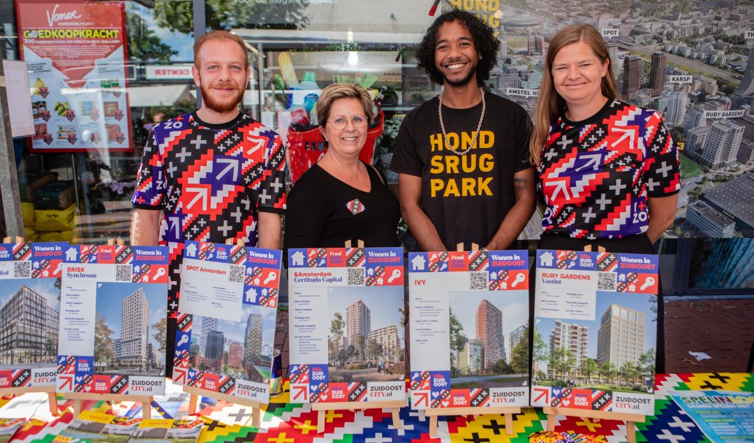 Informatie over Hondsrugpark geven op de markt